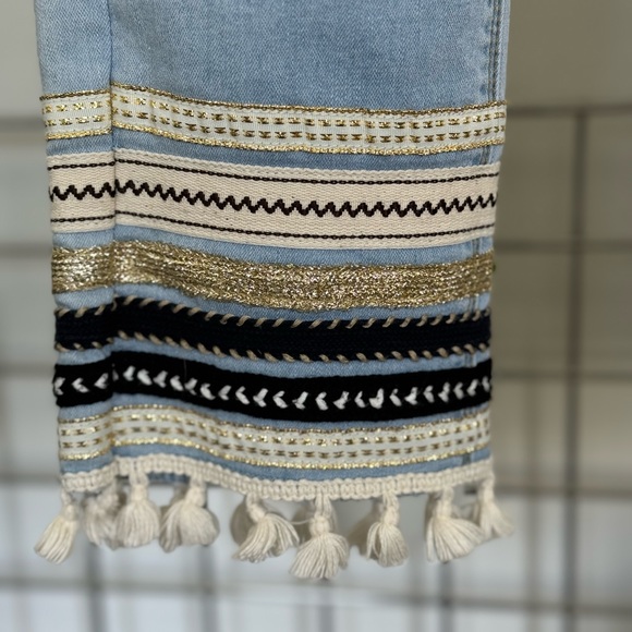 Umgee Cropped Jeans Capri Light Wash Ribbon & Fringe 26 - Picture 4 of 4